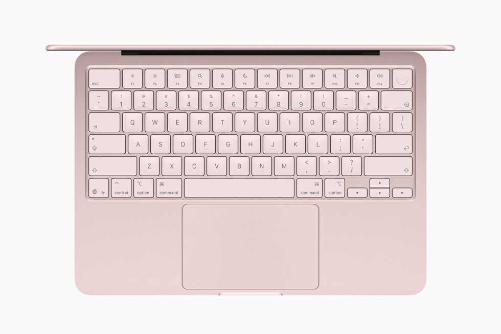 Un clavier Magic Keyboard assorti offre une expérience de frappe confortable et précise, tandis qu'un nouveau pavé tactile Multi-Touch permet aux utilisateurs de cliquer, faire défiler, glisser et pincer n'importe où sur sa surface.